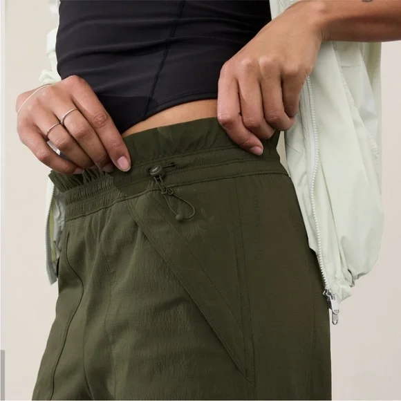 Athleta Trekkie Parachute Pant Dark Green Relaxed size 8 wide leg - Picture 4 of 10
